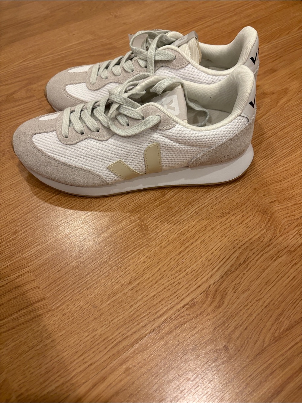Veja Women White & Beige Mesh Runner Sneakers